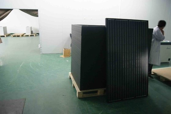 검은 백시트와 156.75 밀리미터 330w 340w 모노럴 태양 전지판